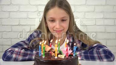 儿童生日派对吹蜡烛、儿童纪念日、儿童庆祝活动